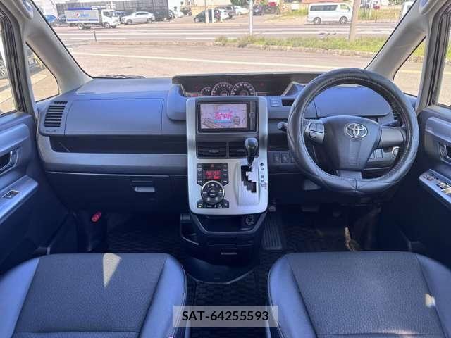 Toyota VOXY 2013-11 8486205-8