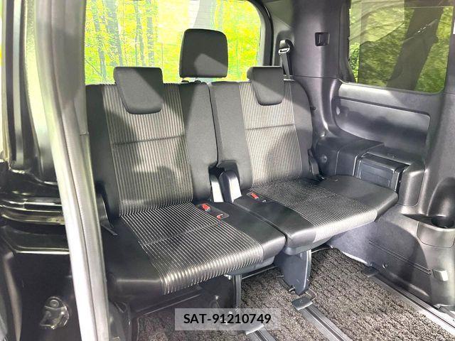 Toyota VOXY 2018-09 8527897-10