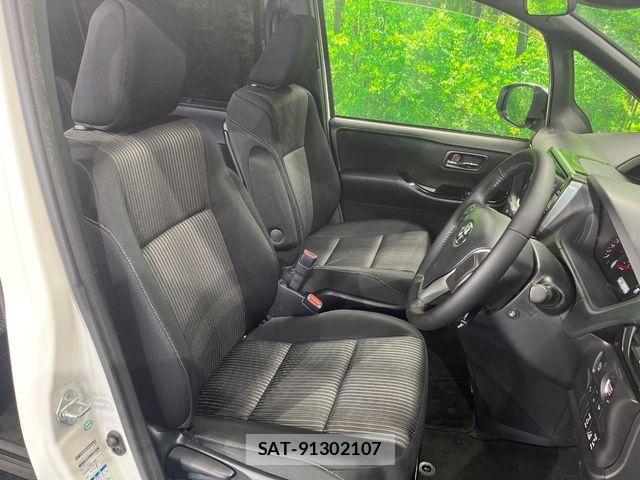 Toyota VOXY 2017-12 8527898-6