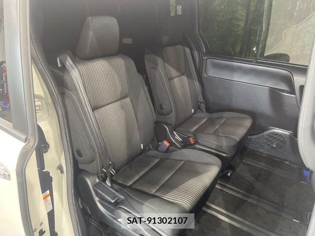 Toyota VOXY 2017-12 8527898-7