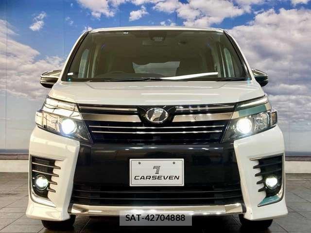 Toyota VOXY 2017-02 8527903-12