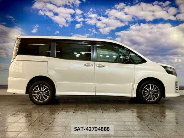 Toyota VOXY 2017-02 8527903-18