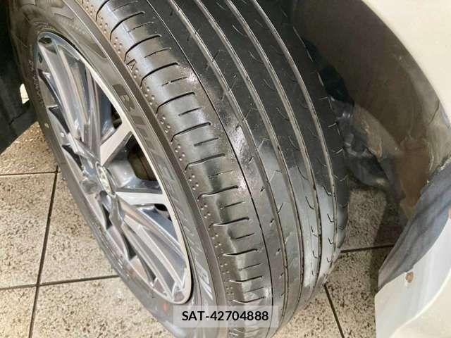 Toyota VOXY 2017-02 8527903-1