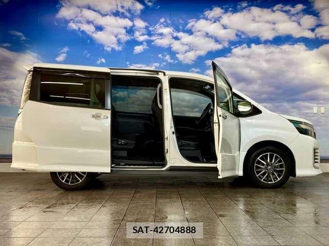 Toyota VOXY 2017-02 8527903-19