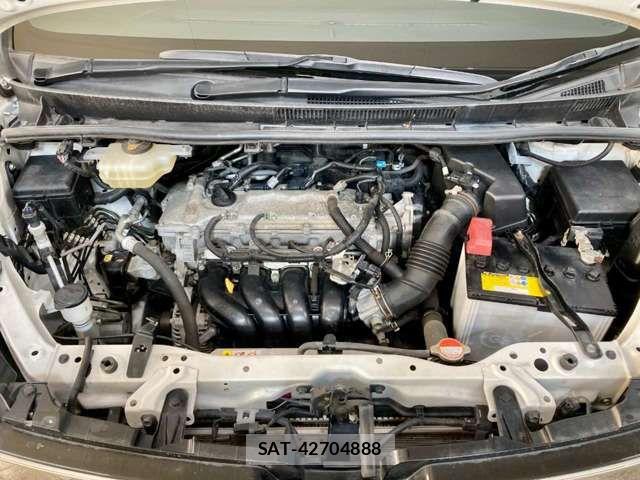 Toyota VOXY 2017-02 8527903-6