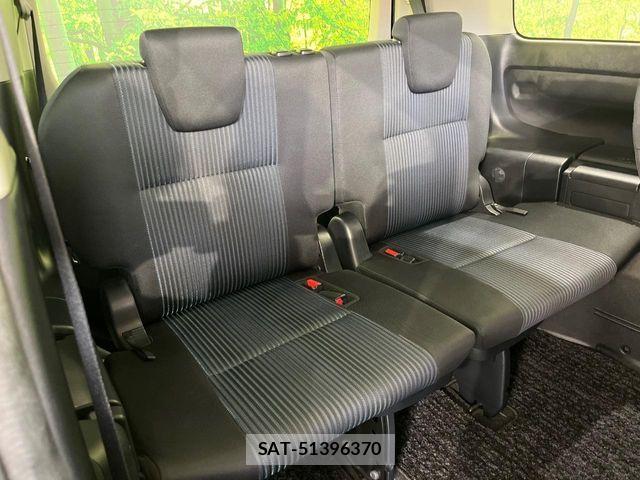 Toyota VOXY 2016-11 8527901-9