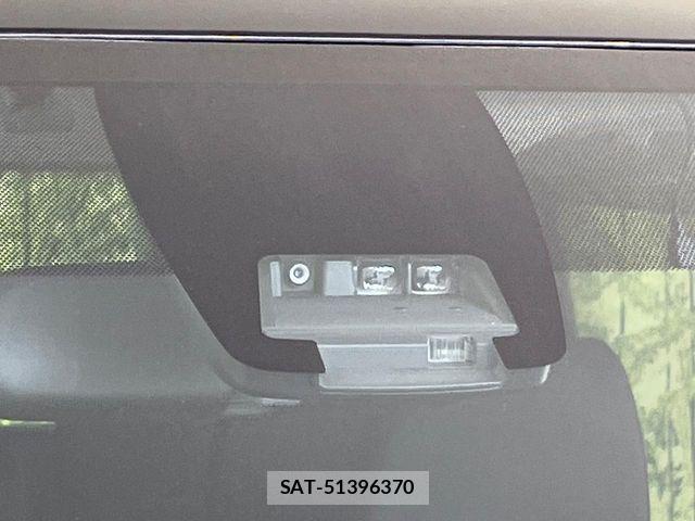 Toyota VOXY 2016-11 8527901-2