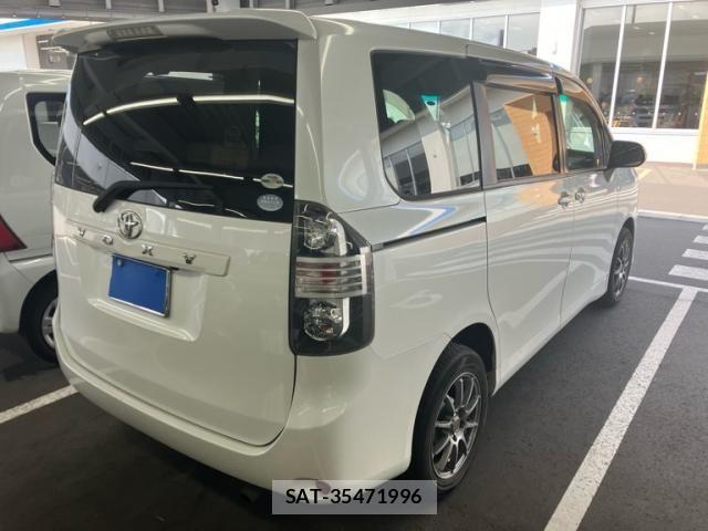 Toyota VOXY 2007-10 8527908-4