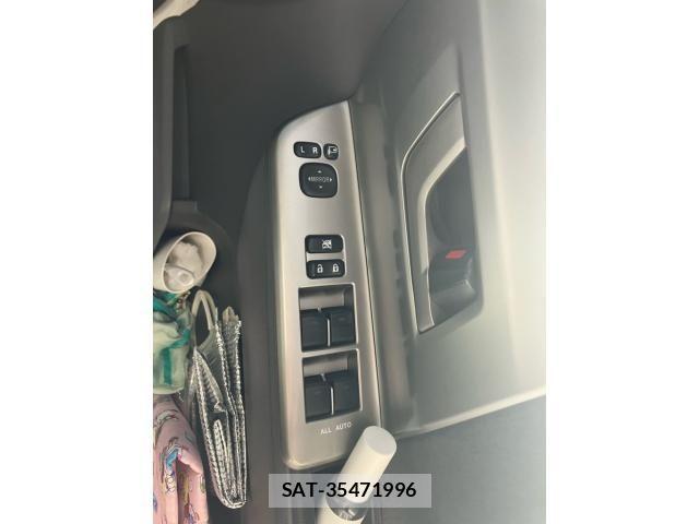 Toyota VOXY 2007-10 8527908-5