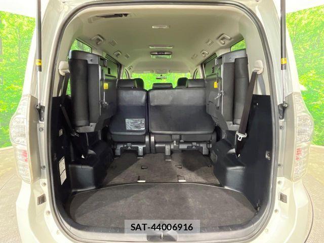 Toyota VOXY 2013-07 8527907-9