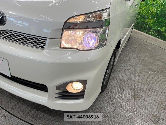 Toyota VOXY 2013-07 8527907-11