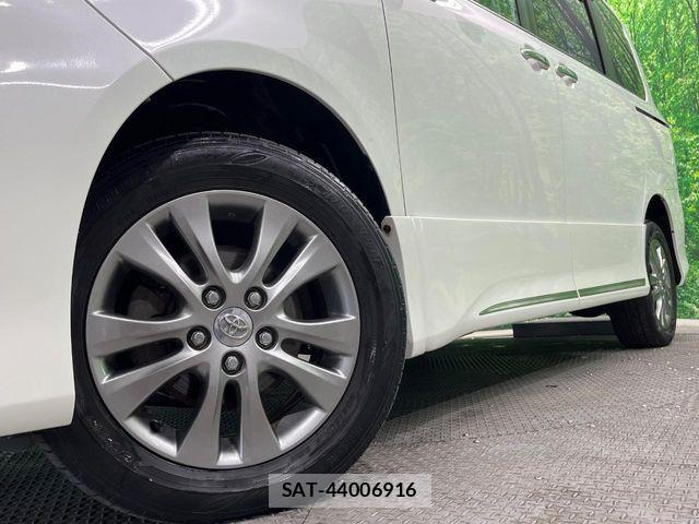 Toyota VOXY 2013-07 8527907-12