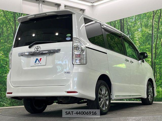 Toyota VOXY 2013-07 8527907-16