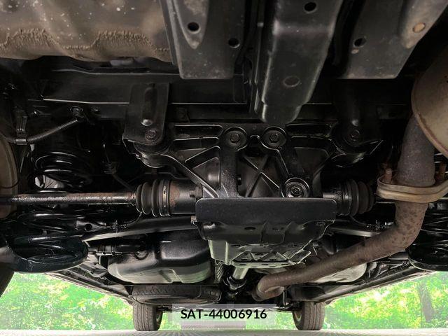 Toyota VOXY 2013-07 8527907-18