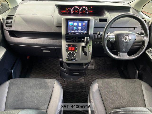 Toyota VOXY 2013-07 8527907-1