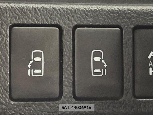 Toyota VOXY 2013-07 8527907-3