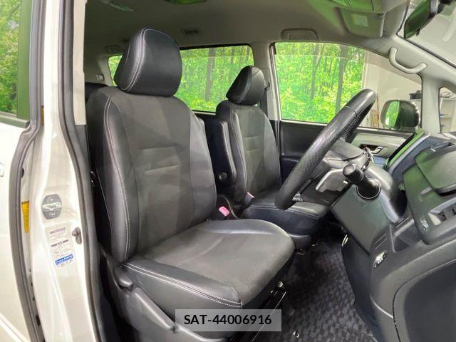 Toyota VOXY 2013-07 8527907-6