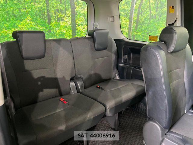 Toyota VOXY 2013-07 8527907-8