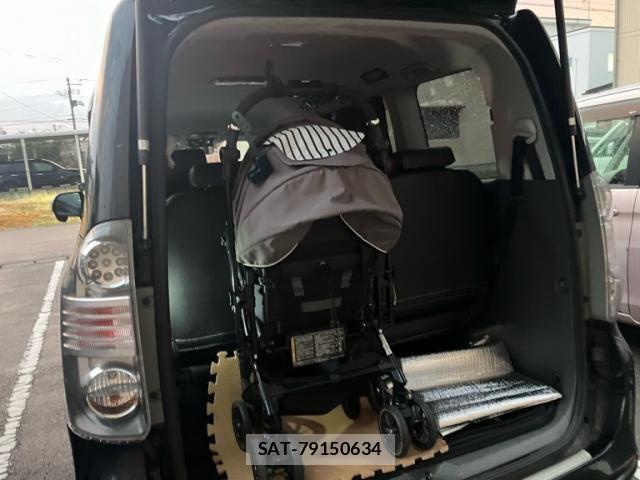 Toyota VOXY 2007-09 8563876-16