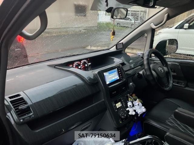 Toyota VOXY 2007-09 8563876-18