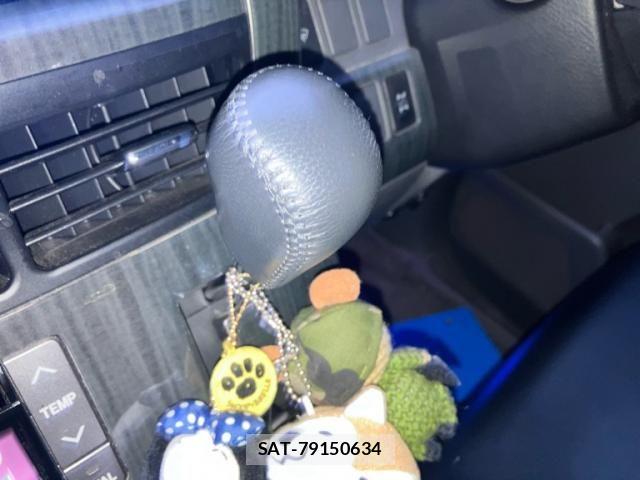 Toyota VOXY 2007-09 8563876-20