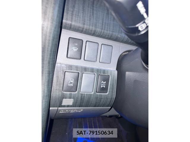 Toyota VOXY 2007-09 8563876-21
