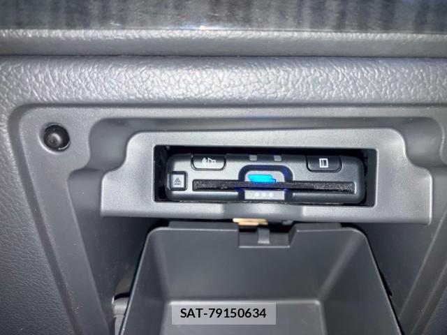 Toyota VOXY 2007-09 8563876-23