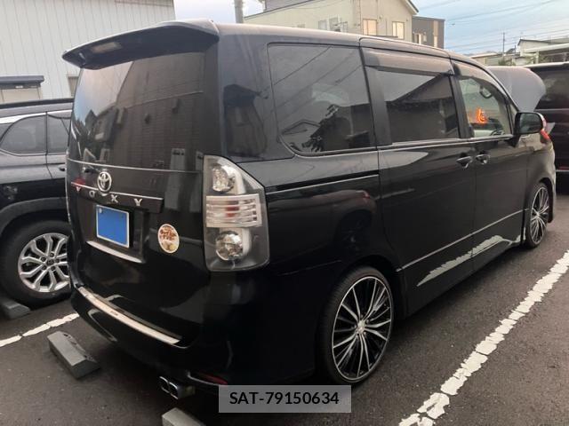 Toyota VOXY 2007-09 8563876-2