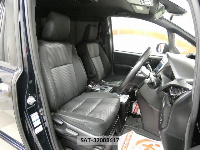 Toyota VOXY 2019-03 8563875-9