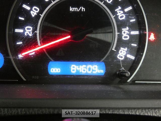 Toyota VOXY 2019-03 8563875-15