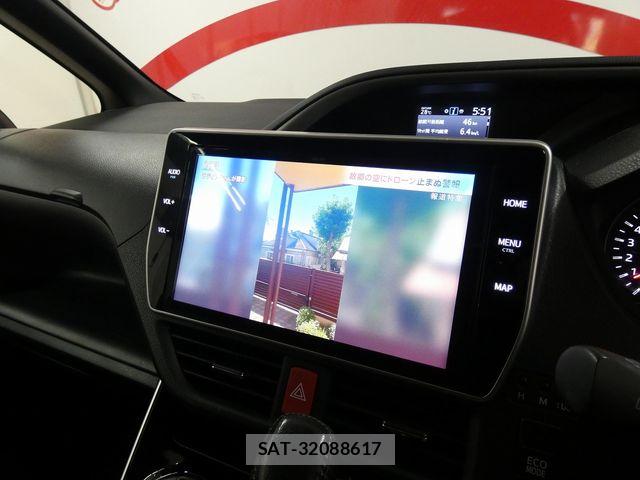 Toyota VOXY 2019-03 8563875-17