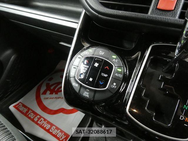 Toyota VOXY 2019-03 8563875-19