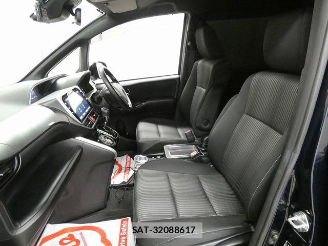 Toyota VOXY 2019-03 8563875-22