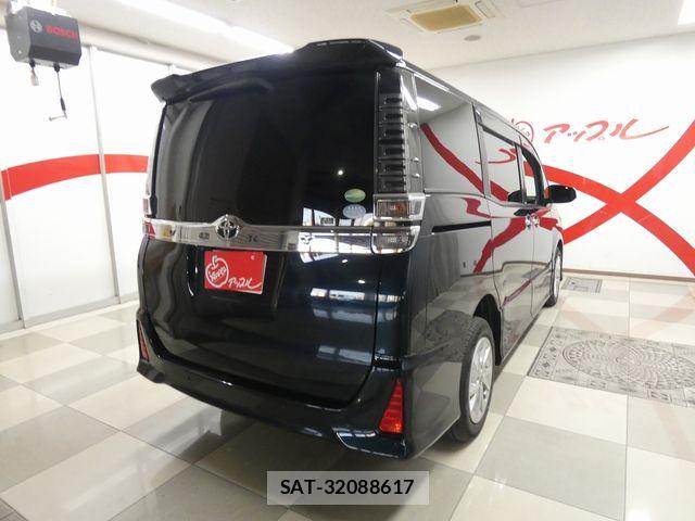 Toyota VOXY 2019-03 8563875-23