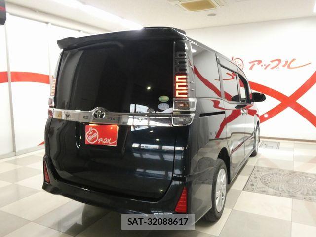 Toyota VOXY 2019-03 8563875-24