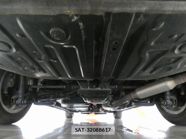 Toyota VOXY 2019-03 8563875-2