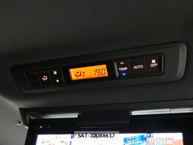 Toyota VOXY 2019-03 8563875-7