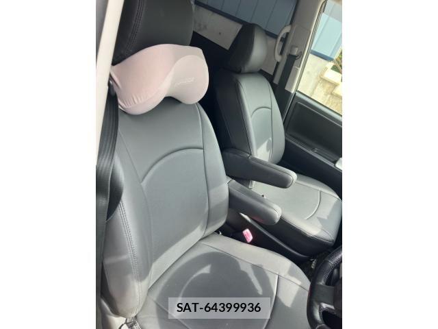 Toyota VOXY 2013-08 8563874-12