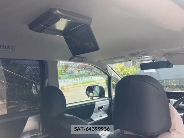 Toyota VOXY 2013-08 8563874-16