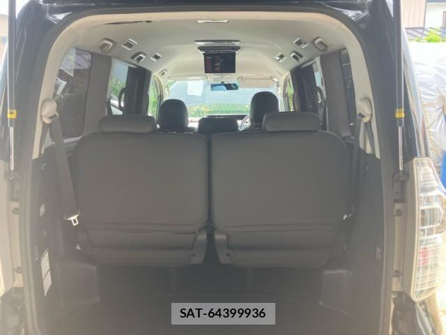 Toyota VOXY 2013-08 8563874-17