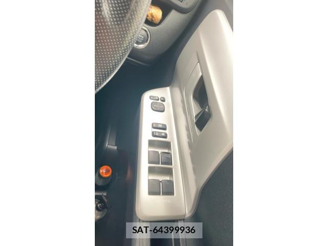Toyota VOXY 2013-08 8563874-18