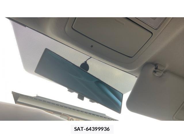Toyota VOXY 2013-08 8563874-24