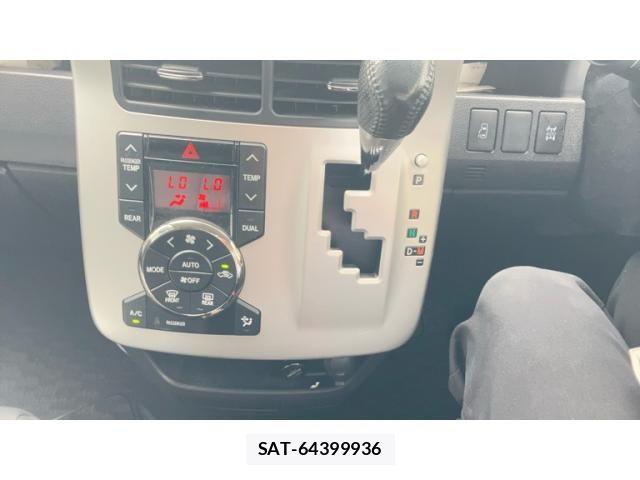 Toyota VOXY 2013-08 8563874-25