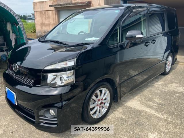 Toyota VOXY 2013-08 8563874-2