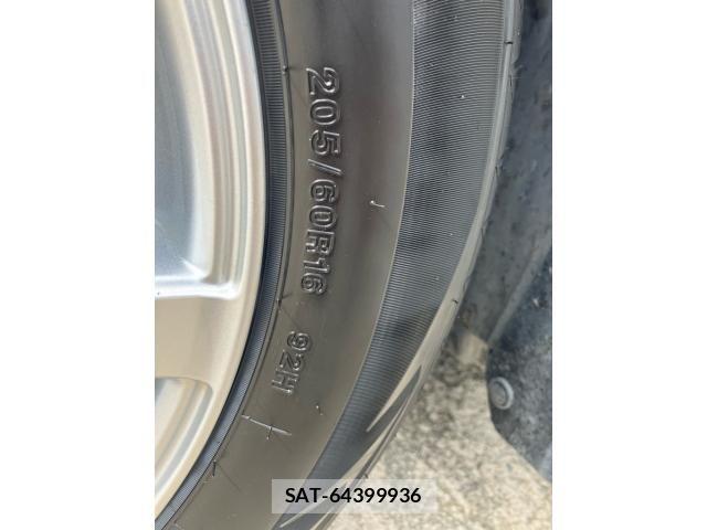 Toyota VOXY 2013-08 8563874-5