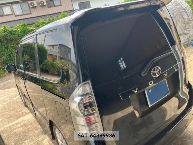 Toyota VOXY 2013-08 8563874-7