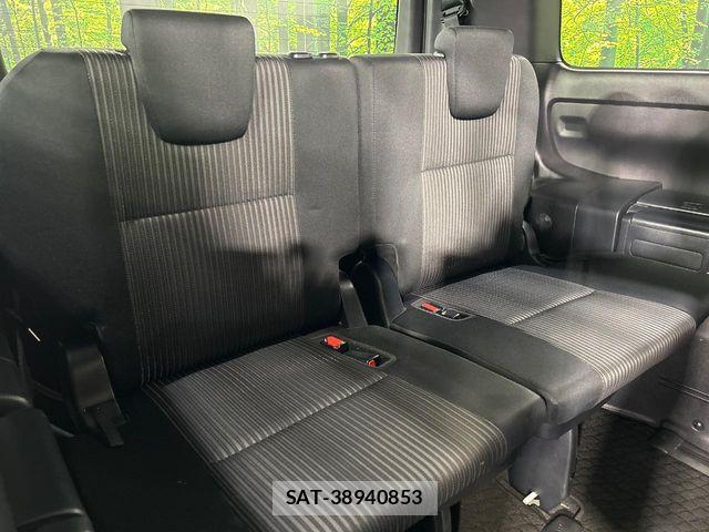 Toyota VOXY 2017-08 8563873-11