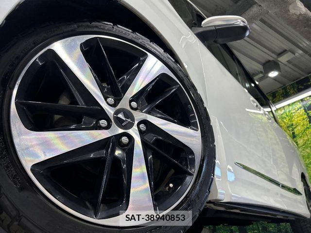 Toyota VOXY 2017-08 8563873-14