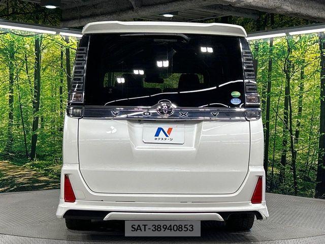 Toyota VOXY 2017-08 8563873-16