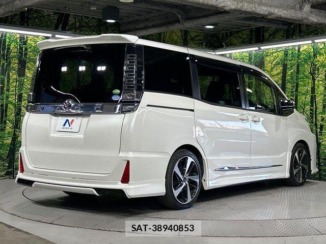 Toyota VOXY 2017-08 8563873-18